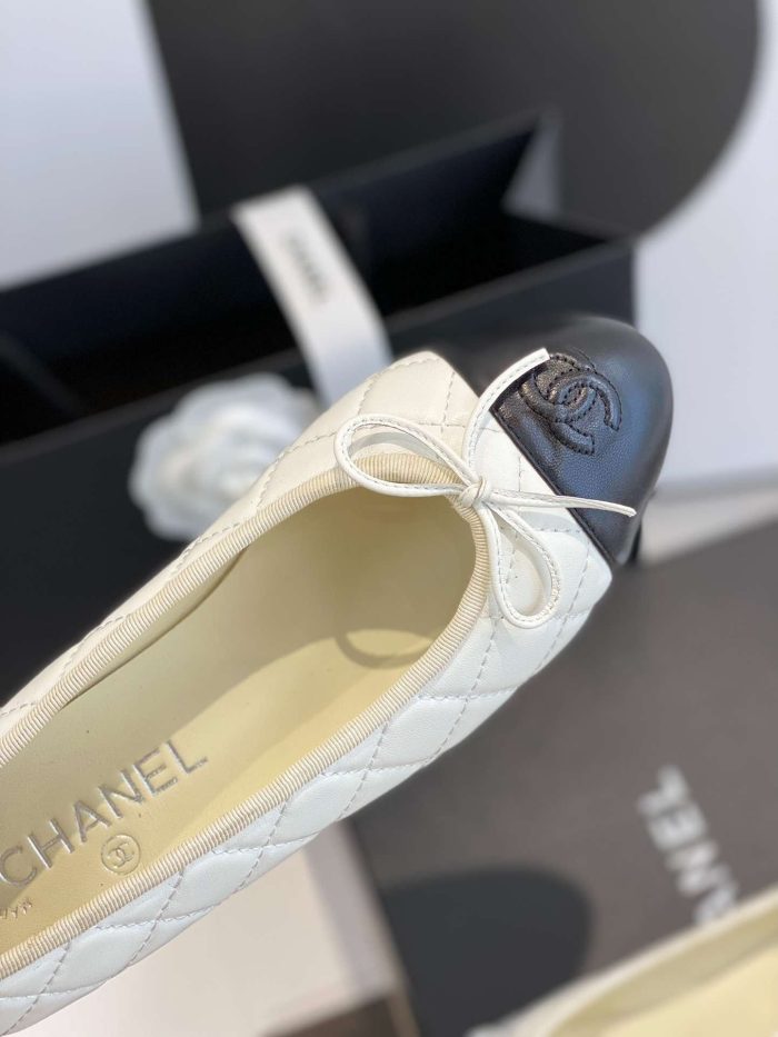 Chanel 女士白色芭蕾平底鞋