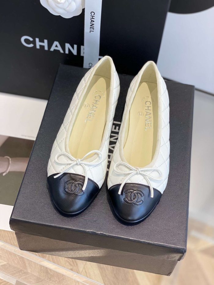 Chanel 女士白色芭蕾平底鞋