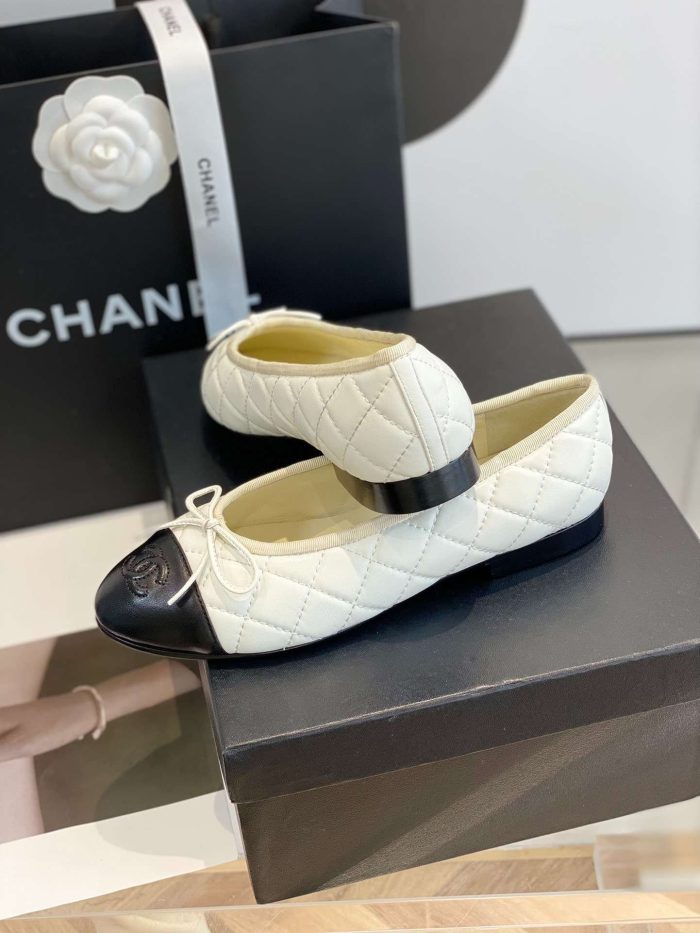 Chanel 女士白色芭蕾平底鞋