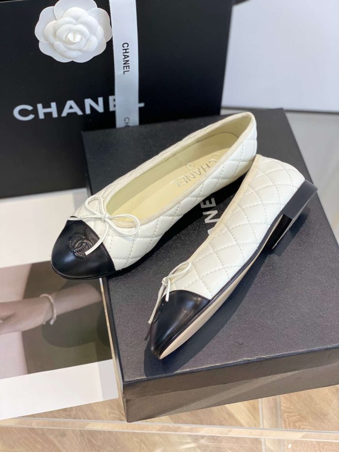 Chanel 女士白色芭蕾平底鞋