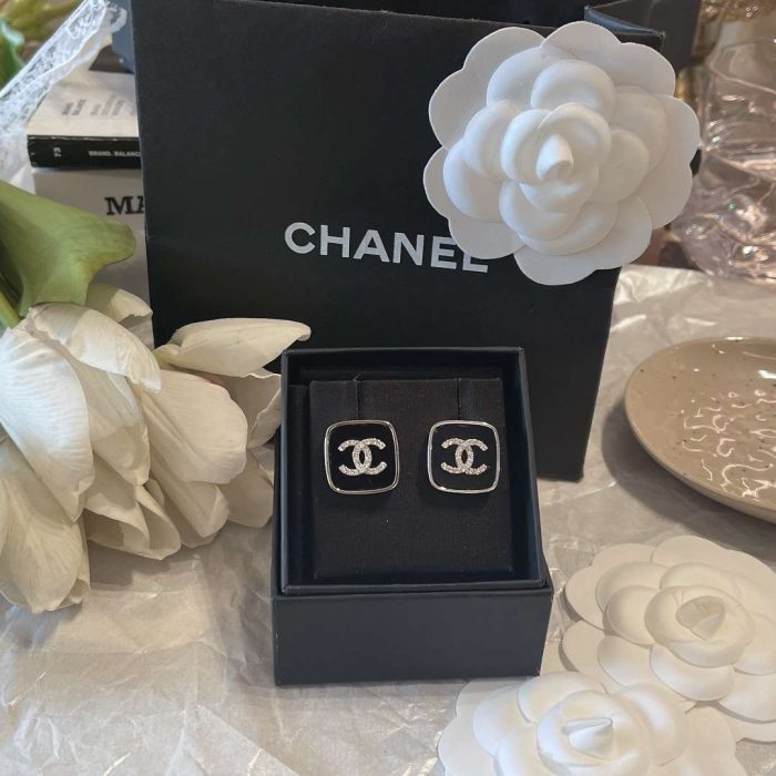 Chanel CC 女士黑色耳钉