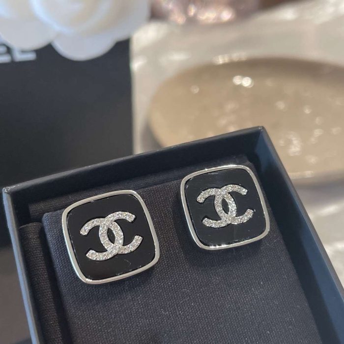 Chanel CC 女士黑色耳钉