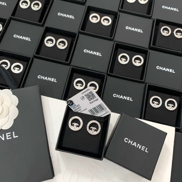 Chanel 女士银色圈形耳环