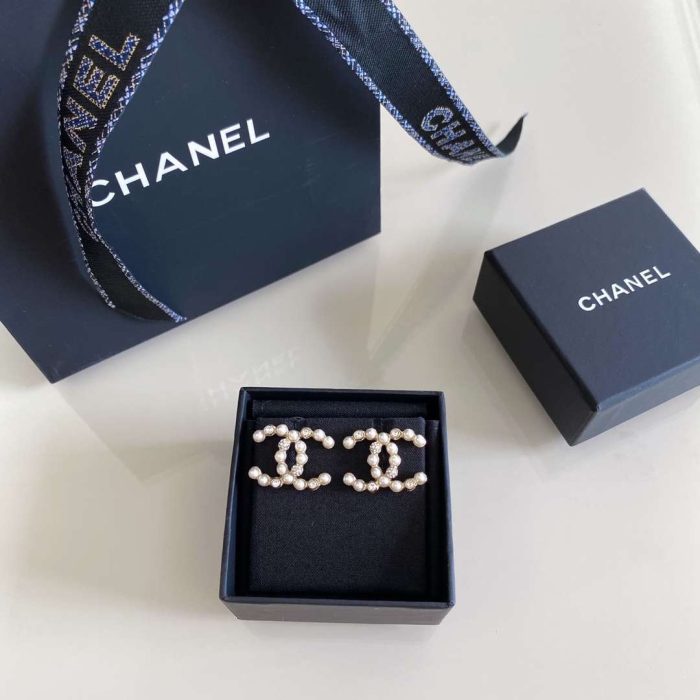 Chanel 女士字母 C 金色耳环