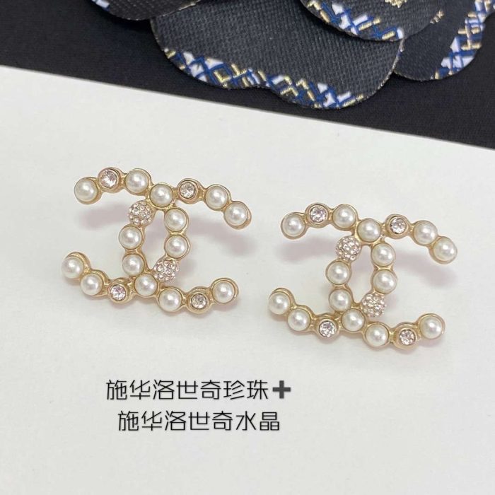 Chanel 女士字母 C 金色耳环