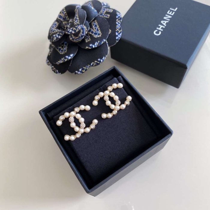 Chanel 女士字母 C 金色耳环