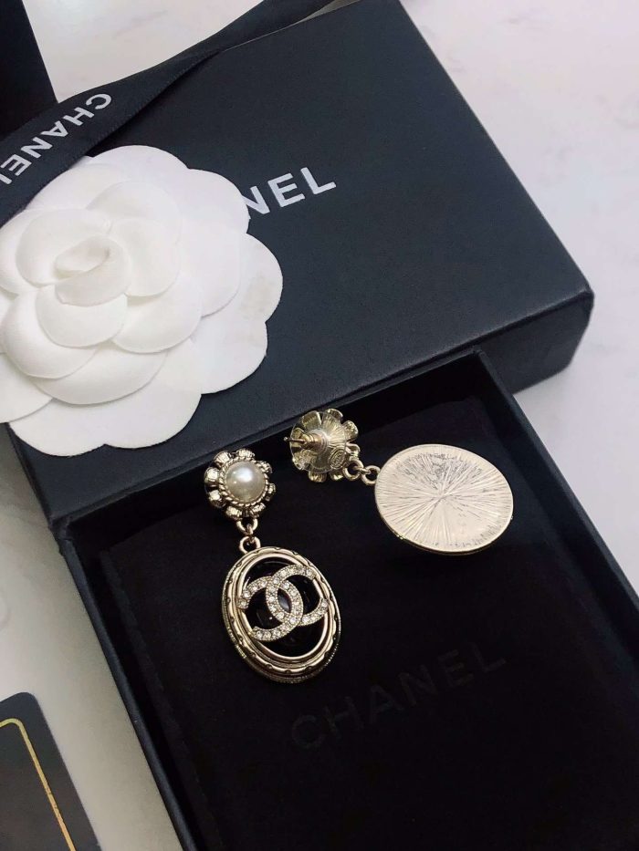Chanel 女士宝石椭圆形耳环金色