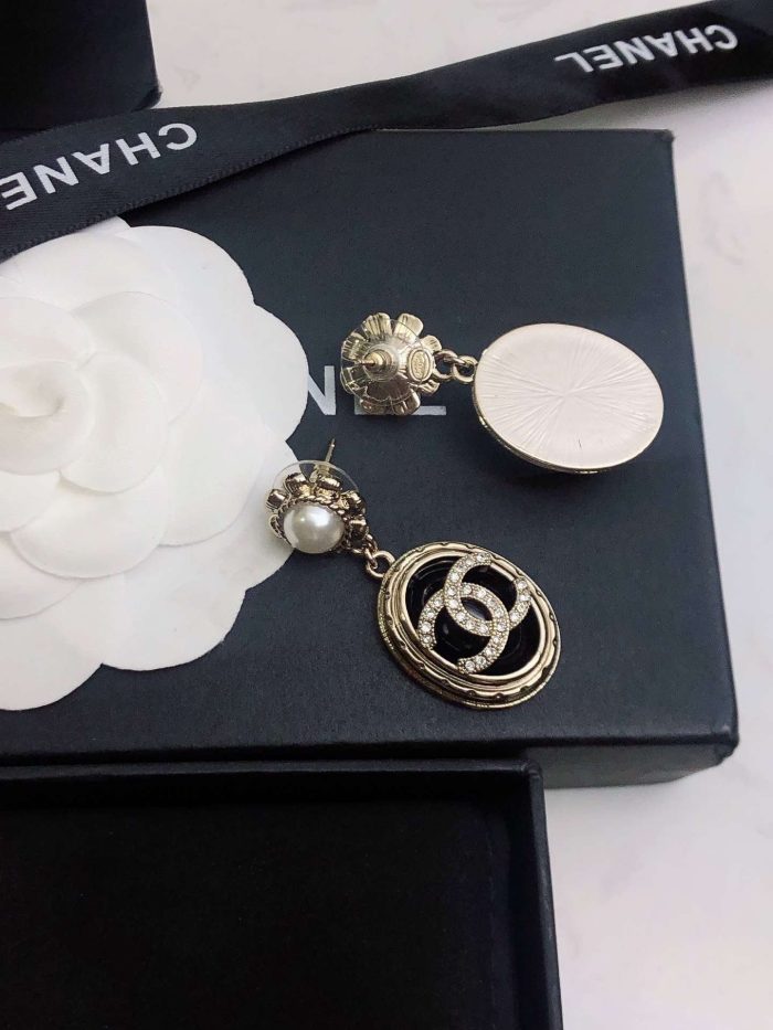 Chanel 女士宝石椭圆形耳环金色