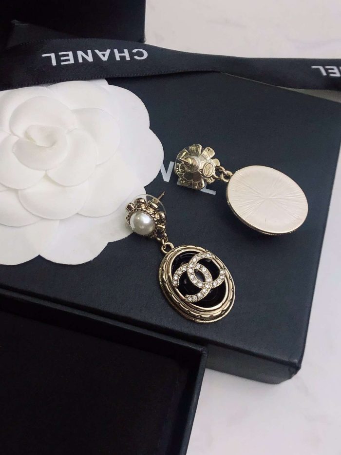 Chanel 女士宝石椭圆形耳环金色