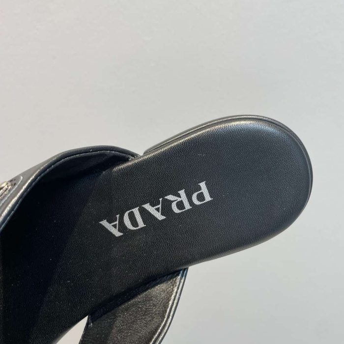 Prada 女式交叉带拖鞋黑色