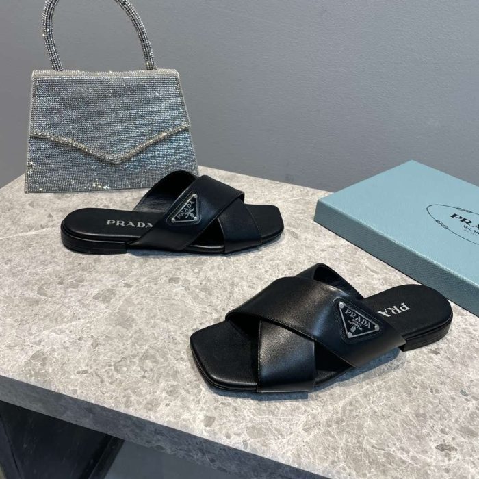Prada 女式交叉带拖鞋黑色