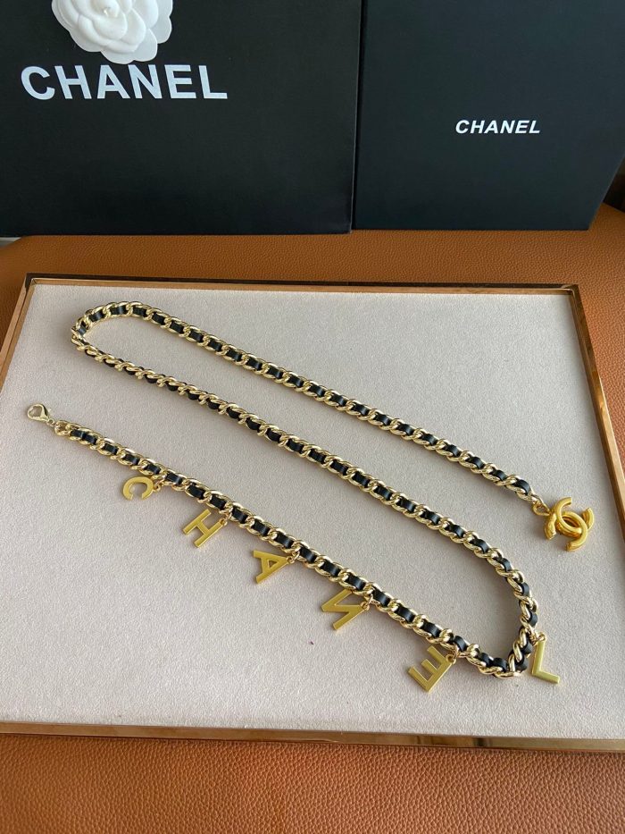 吊坠 CHANEL 字母黑色边框项链 金色 女士