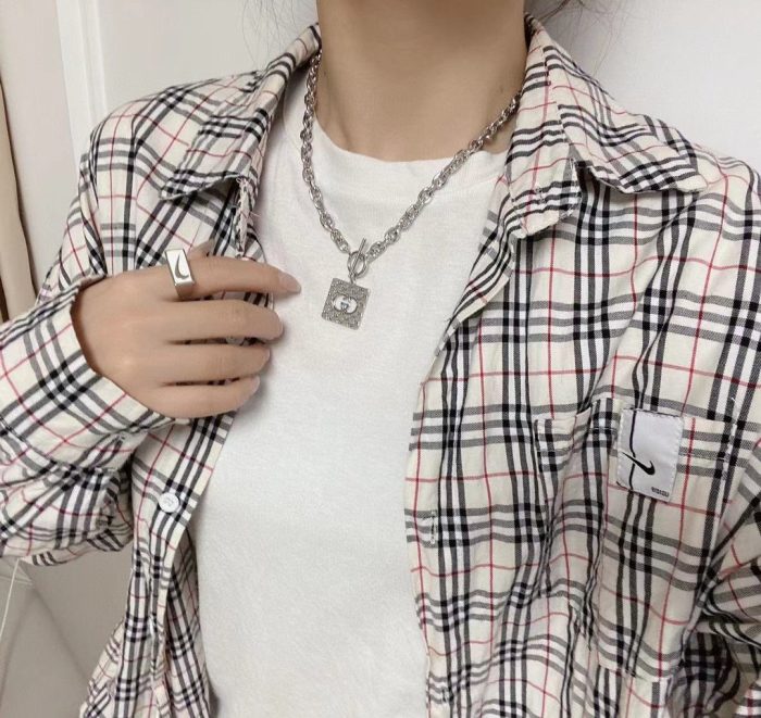 女士双 G 字母项链 银色