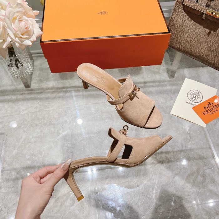 可爱女式凉鞋米色