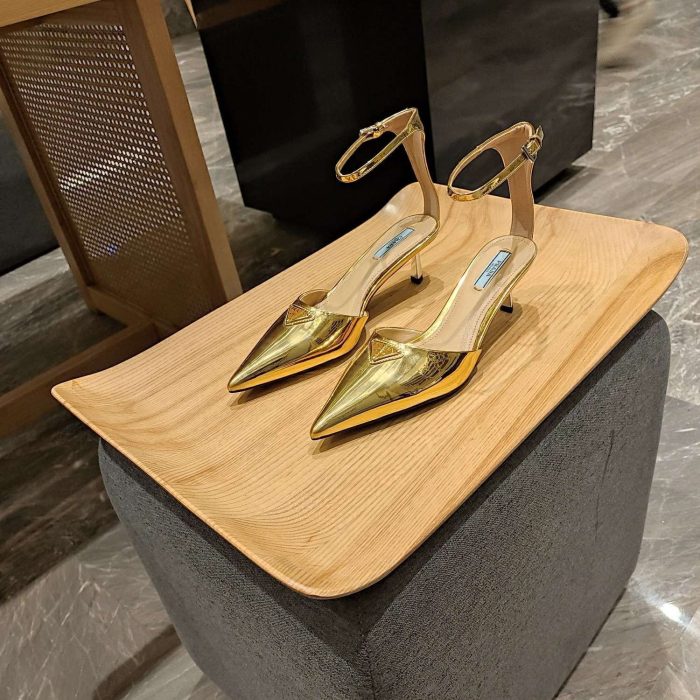Prada Hilda 女士金色高跟鞋