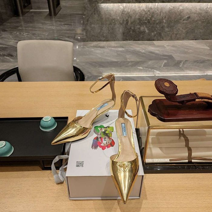 Prada Hilda 女士金色高跟鞋