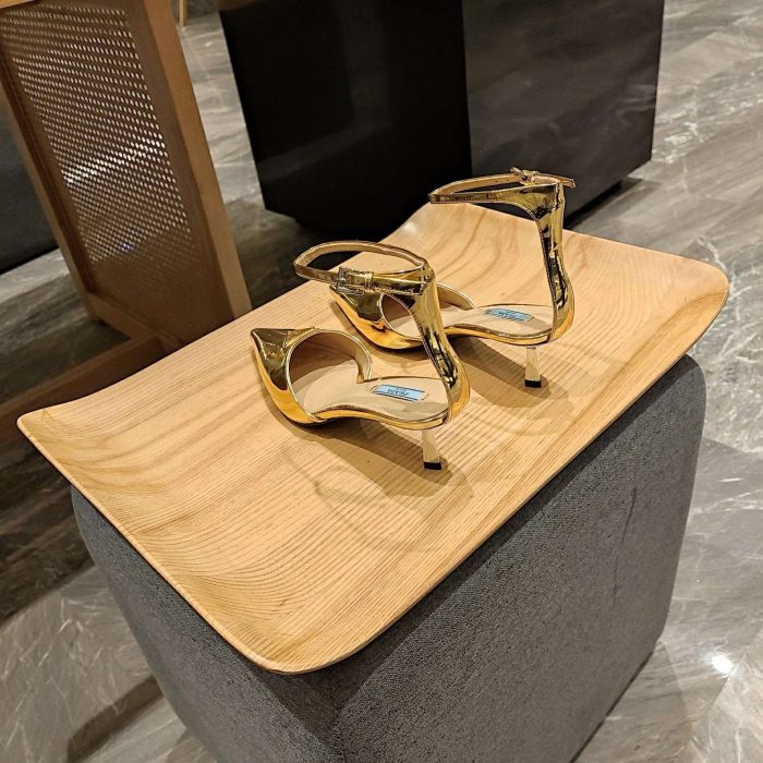 Prada Hilda 女士金色高跟鞋