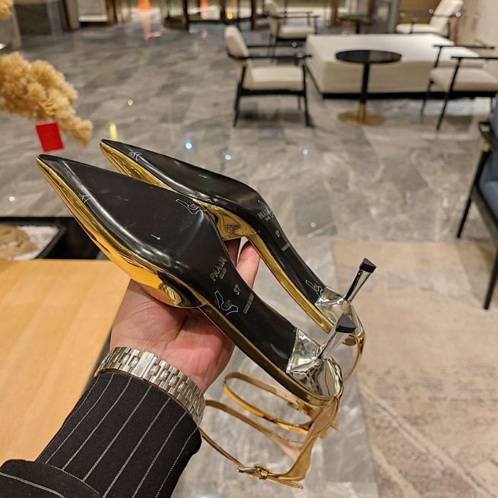 Prada Hilda 女士金色高跟鞋