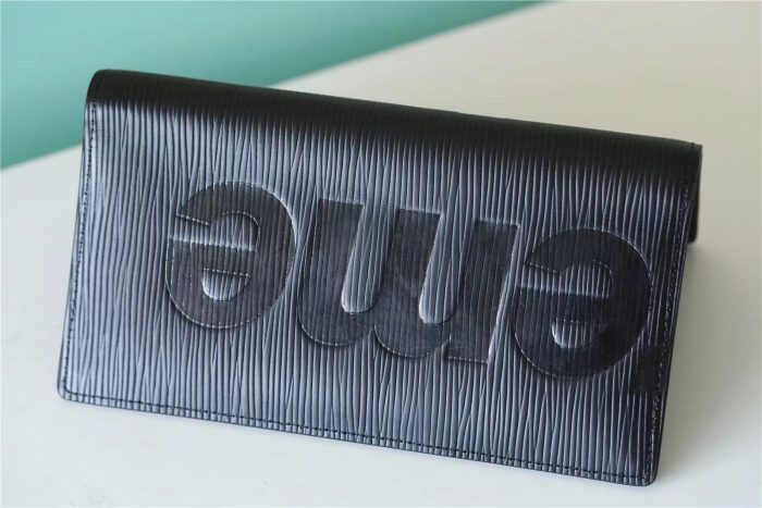 x Supreme Brazza 男士钱包黑色 7.5 英寸/19 厘米 M67721