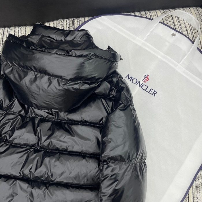 Moncler Maya 女士黑色软壳面料羽绒服