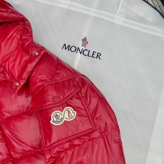 Moncler Maya 女士加垫羽绒夹克 红色