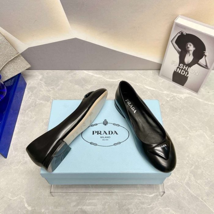 Prada 女式纳帕皮芭蕾舞鞋黑色