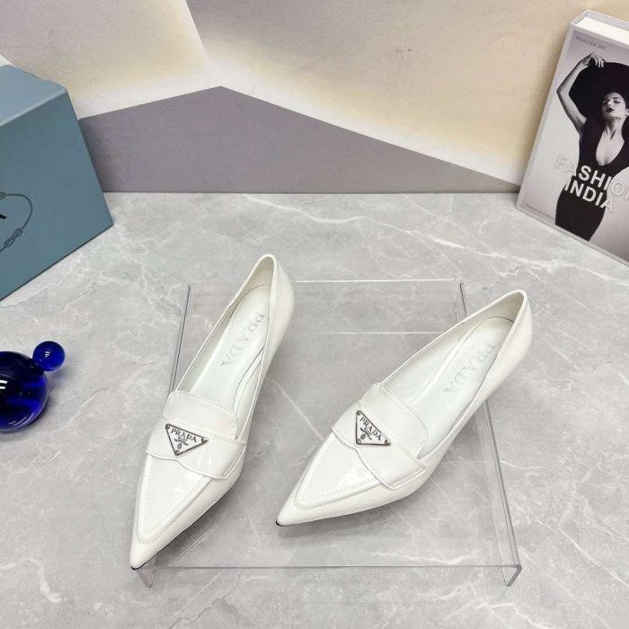 Prada 女式白色专利高跟鞋