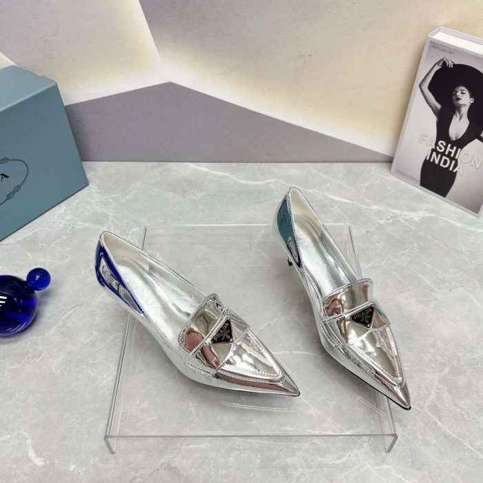 Prada 女式漆皮高跟鞋 银色