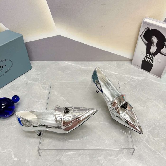 Prada 女式漆皮高跟鞋 银色