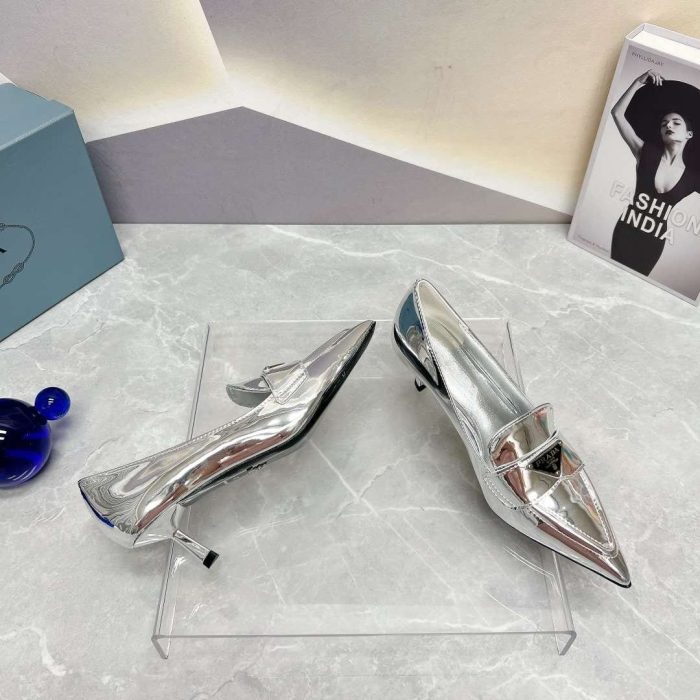 Prada 女式漆皮高跟鞋 银色