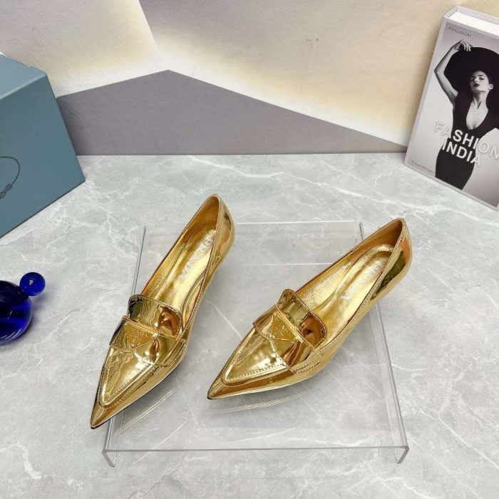 Prada 女士金色专利高跟鞋