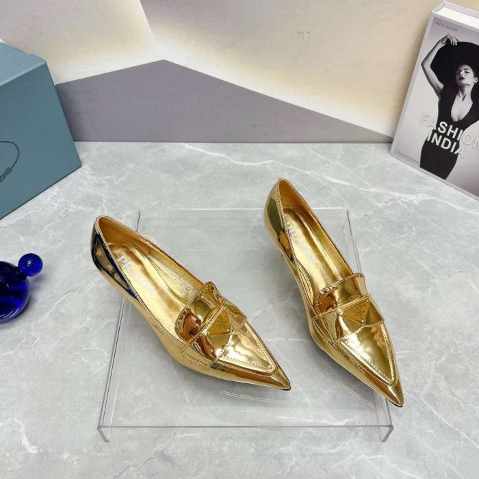 Prada 女士金色专利高跟鞋