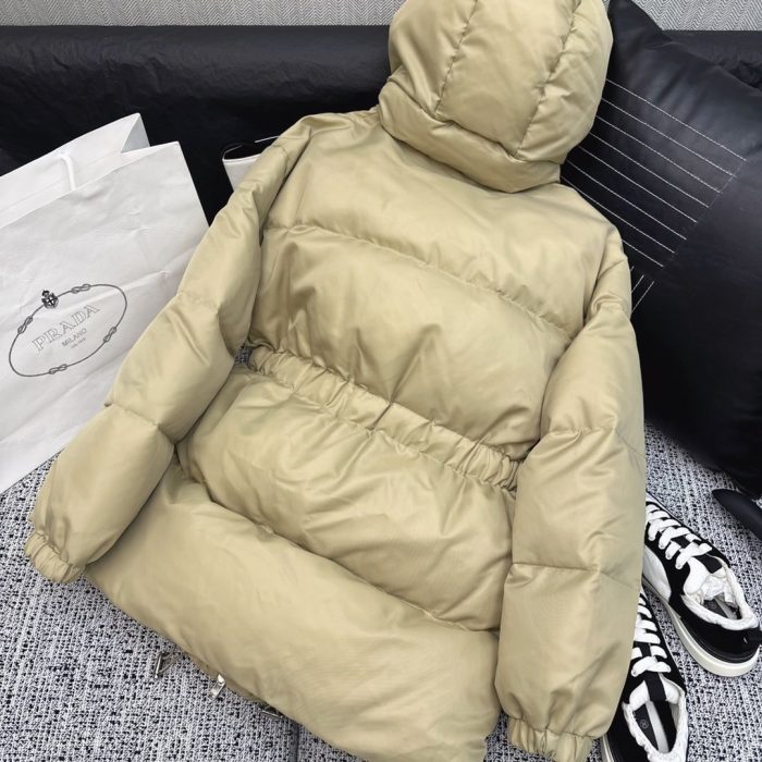 Prada 女式再生羽绒服米色