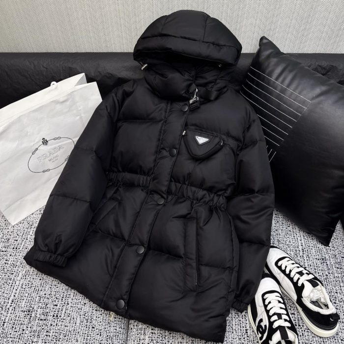 Prada 女式再生羽绒服黑色