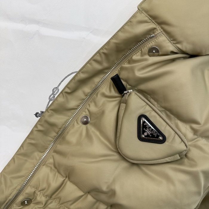 Prada 女式再生羽绒服米色
