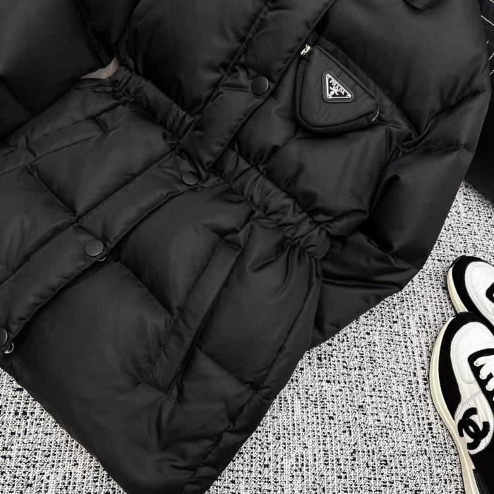 Prada 女式再生羽绒服黑色