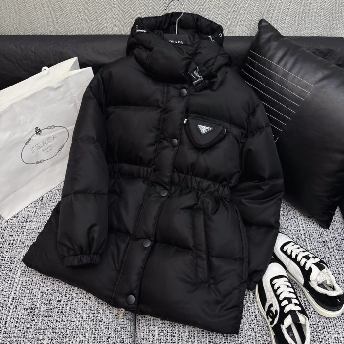 Prada 女式再生羽绒服黑色