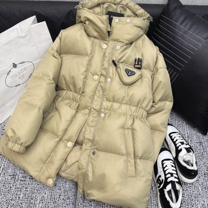 Prada 女式再生羽绒服米色