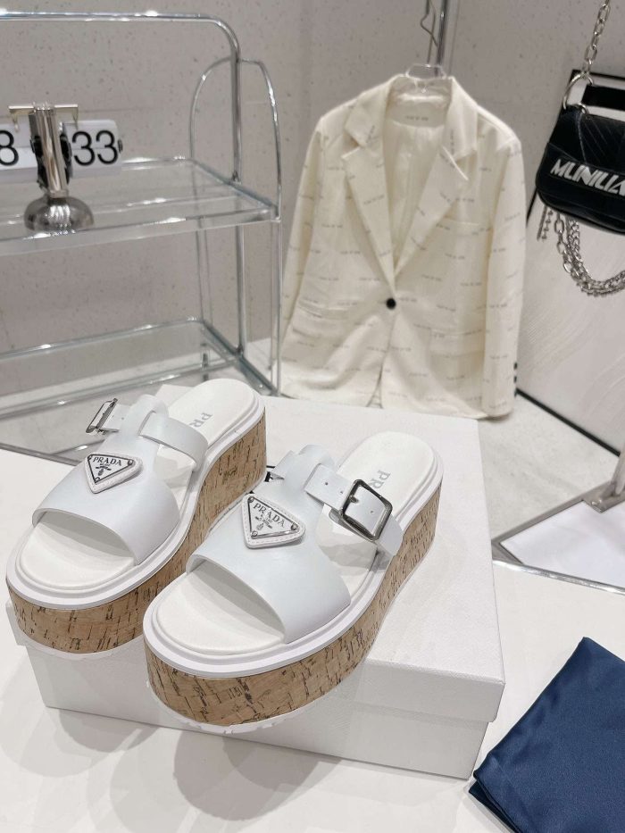 Prada 女式橡胶坡跟厚底拖鞋白色