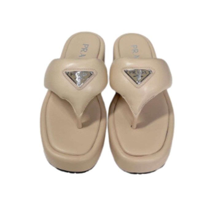 Prada 女士软垫纳帕坡跟凉鞋奶油色