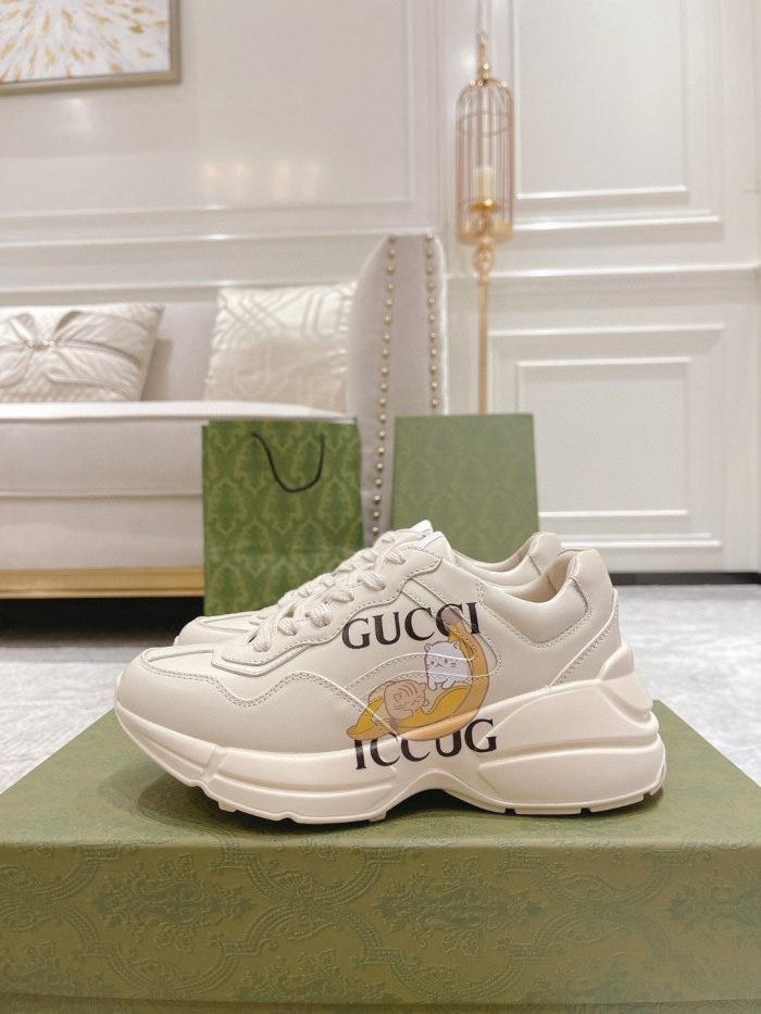 Rhyton Gucci 男士白色徽标运动鞋
