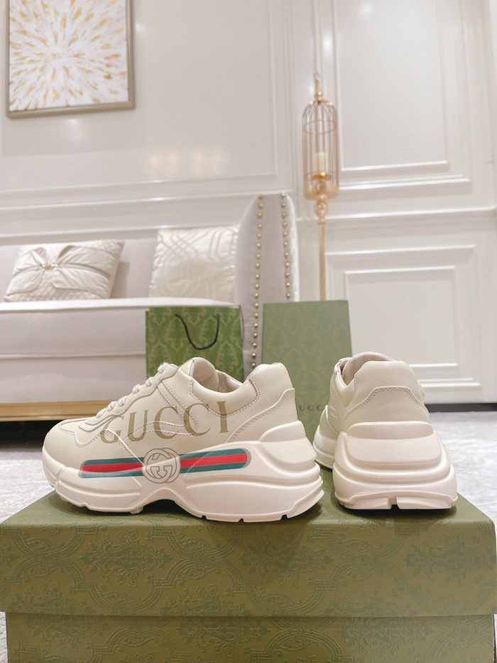 Rhyton Gucci 男士徽标运动鞋白色 500877 DRW00 9522