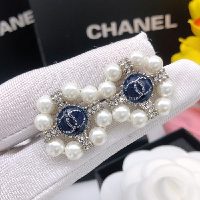 Chanel 女士 C 形水钻金色耳环