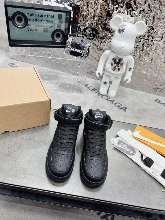 高仿Louis Vuitton 和 Nike Air Force 1 By Virgil Abloh 全黑/白标签男士、男鞋