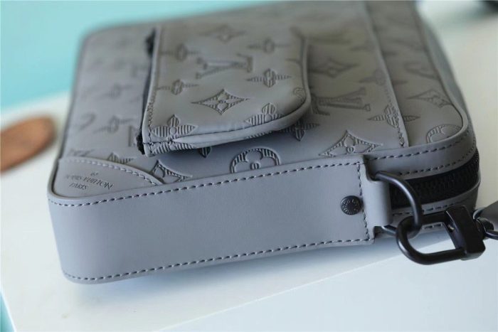 Louis Vuitton Trio Messenger Monogram Shadow By Virgil Ablohs 灰色 男士包袋、单肩包和斜挎包 9.5 英寸/25 厘米 LV