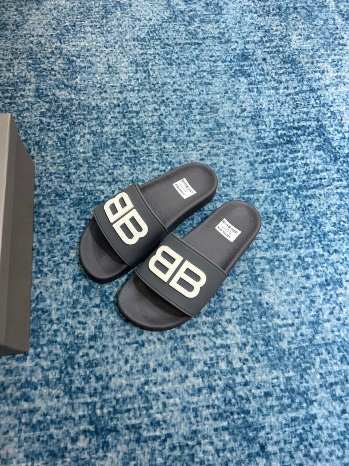 Balenciaga 男士泳池拖鞋灰色