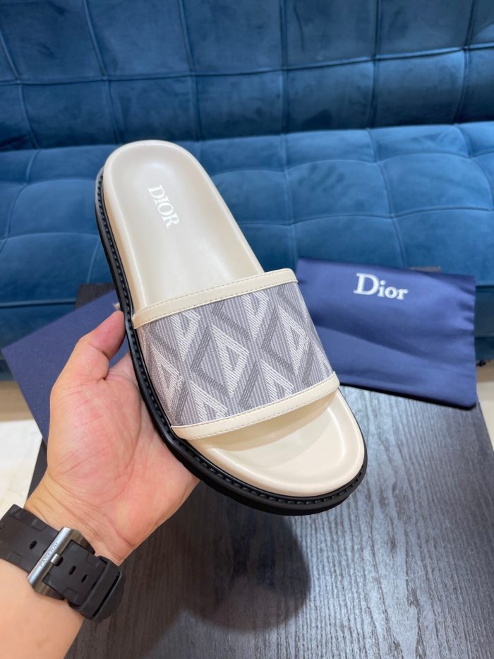 高仿迪奥（Christian Dior）男士水色凉鞋白色 CD