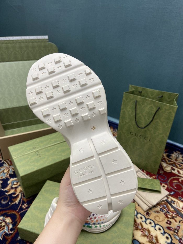 Gucci 女式 Rhyton 运动鞋搭配 Gucci 星星白色象牙色女式 684899