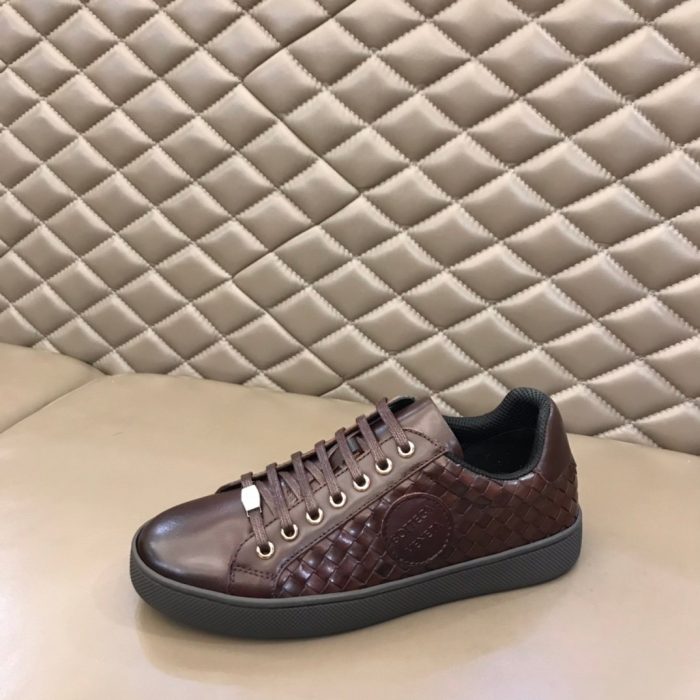 Bottega Veneta 男士运动鞋棕色 85024