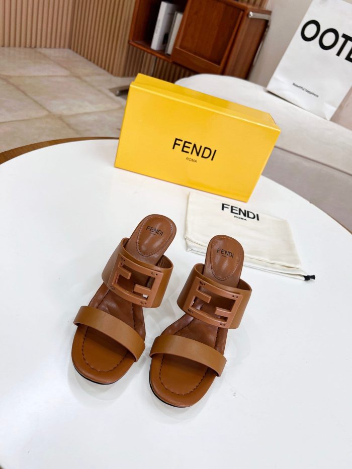 Fendi 女式长方形棕色高跟鞋